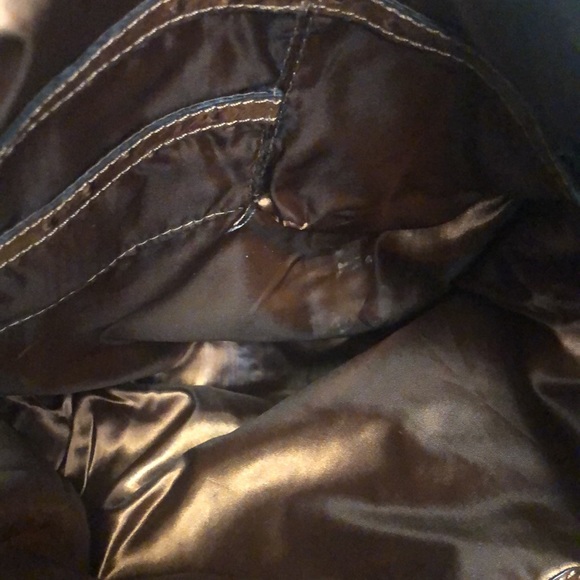 GUESS JOELLA tote bag. Faux Ostrich Embossed Leather. Rich brown shoulder bag. - Picture 12 of 16